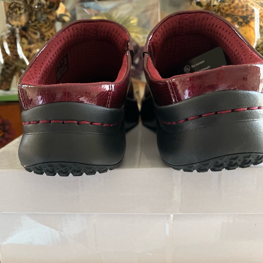 Clarks Burgundy Patent Clogs - Picture 5 of 9